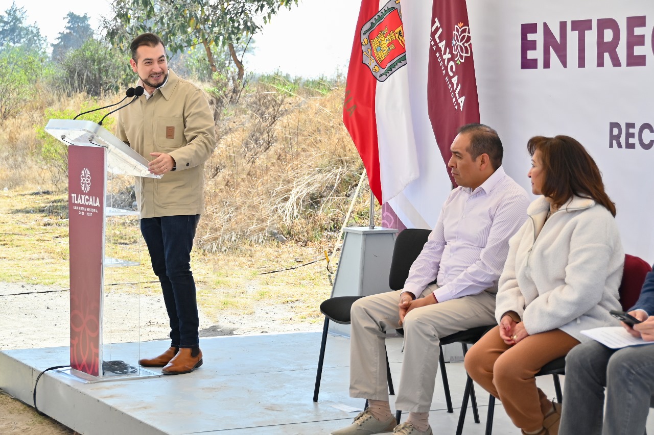 Recibe Salvador Santos Cedillo a gobernadora Lorena Cuéllar para inaugurar obra en colonia de Huamantla